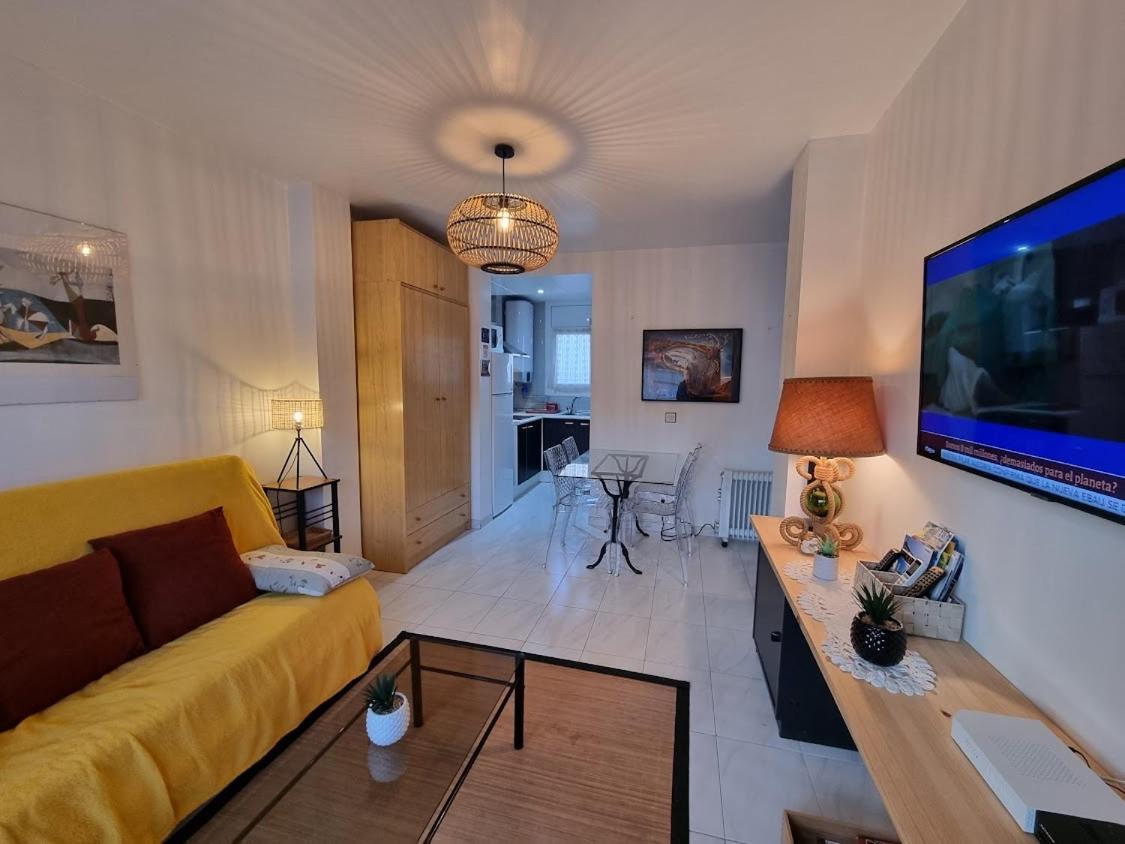 Lovely One Bedroom With Balcony โรเซส ภายนอก รูปภาพ
